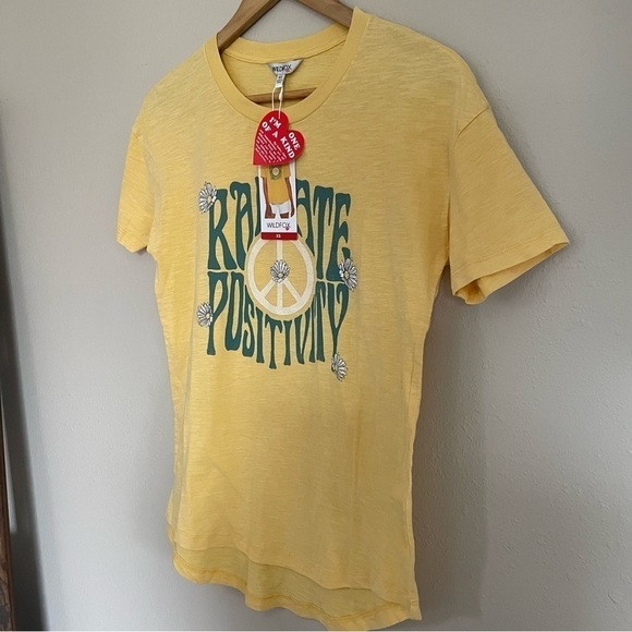 π Wildfox | Radiate Positivity floral Peace sign graphic tee NWT - Picture 3 of 11